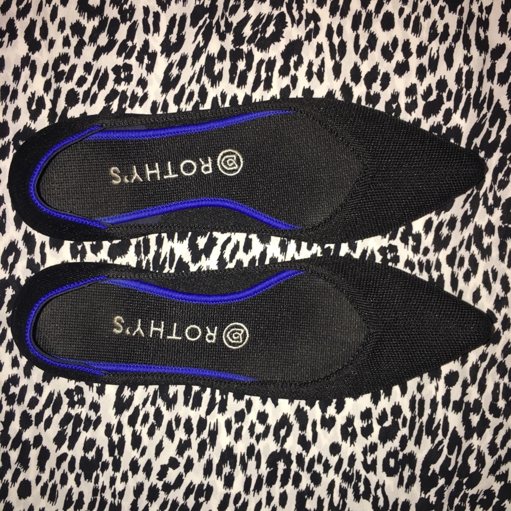 EUC Rothys Black Points - Size 9